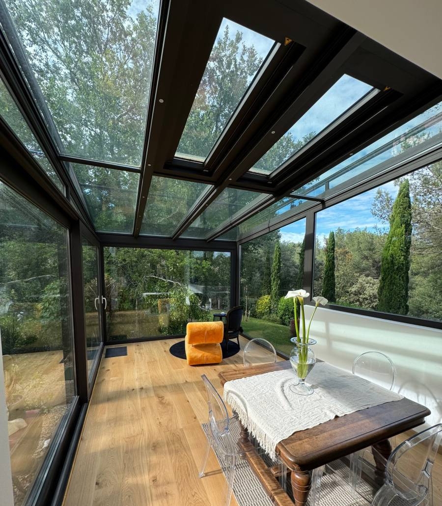 Création d’une véranda en aluminium sur Mesure à Lamanon, avec toiture vitrée proche de Salon de Provence