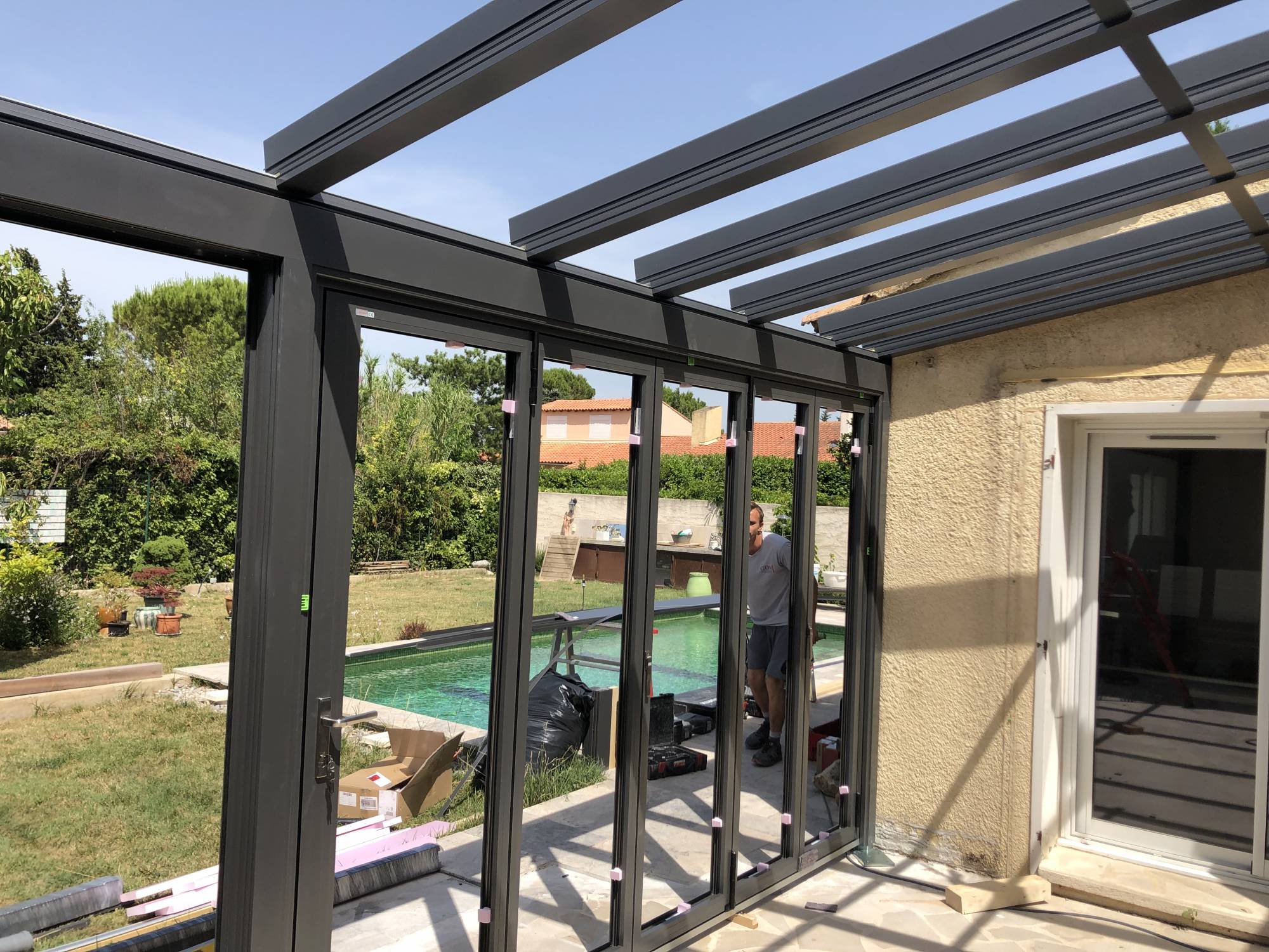 Rénovation d'une véranda en aluminium avec toit en verre à Morières les Avignon proche de Saint ...