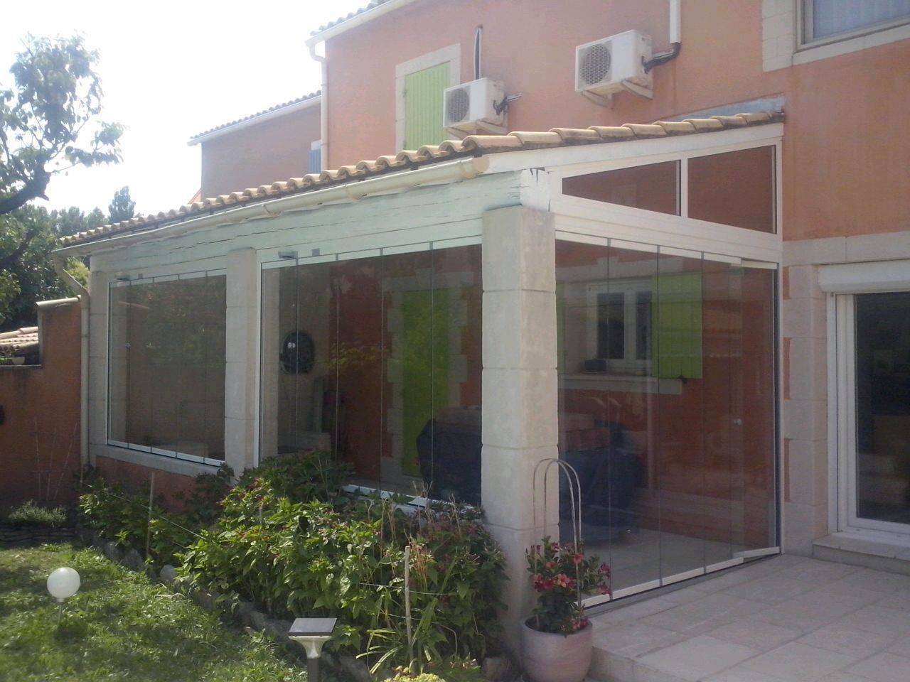 Fermeture de terrasse en verre dans le Vaucluse près de Bonnieux (84)