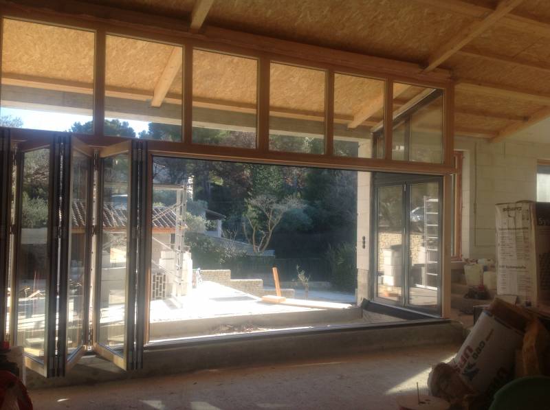 Porte pliante accordéon en bois alu dans le Vaucluse près d'Avignon 84