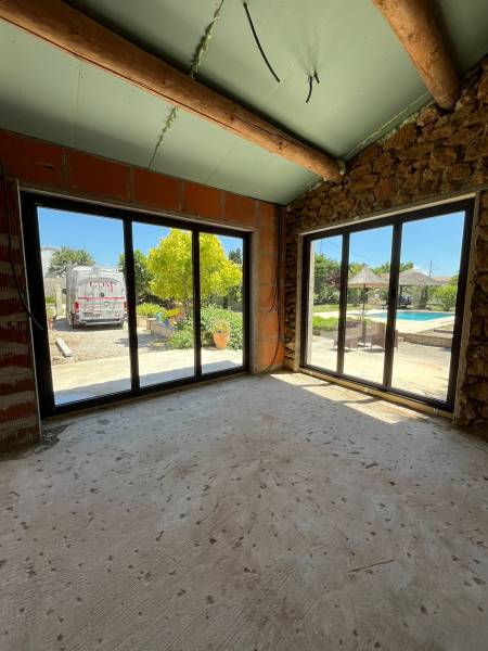 Pose de porte repliable en alu 3 vantaux avec double vitrage et seuil encastré proche Lamanon à Salon de Provence (13)