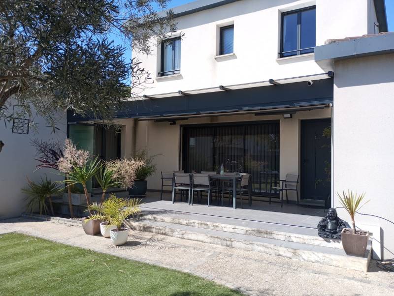 Fermeture de terrasse à Sauveterre : une solution vitrée et pratique de 7 mètres