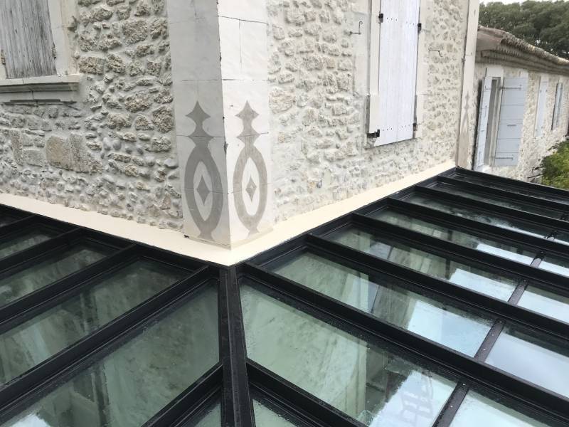 Extension de maison ancienne avec véranda en angle proche de Pujaut dans le Gard (30)