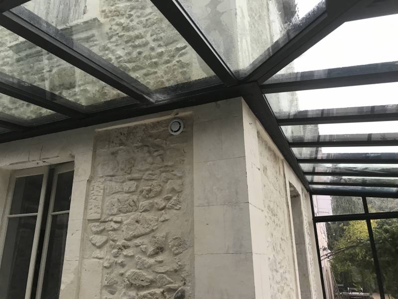 Véranda en aluminium haut de gamme avec toiture vitrée en angle près de Pujaut (Roquemaure) 30