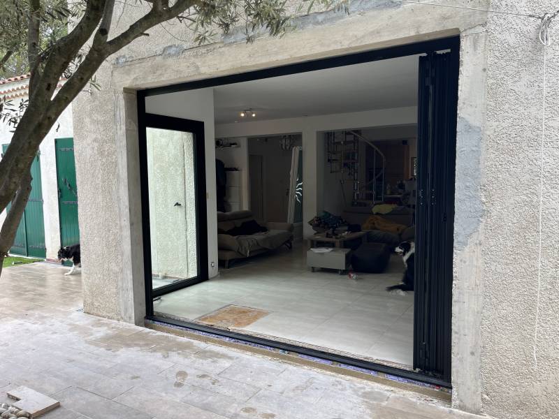 Installation d'une baie accordéon dans le 13 (Trets)