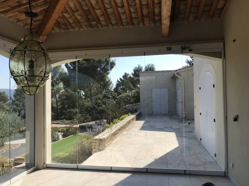Réalisation d'un patio sur terrasse couverte près de Coustellet (Cabrières d'Avignon) dans le 84