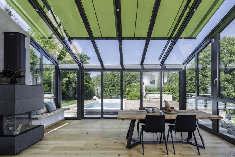 Extension d'habitation avec véranda vitrée et store électrique proche des Angles à villeneuve les Avignon dans le Gard (30)